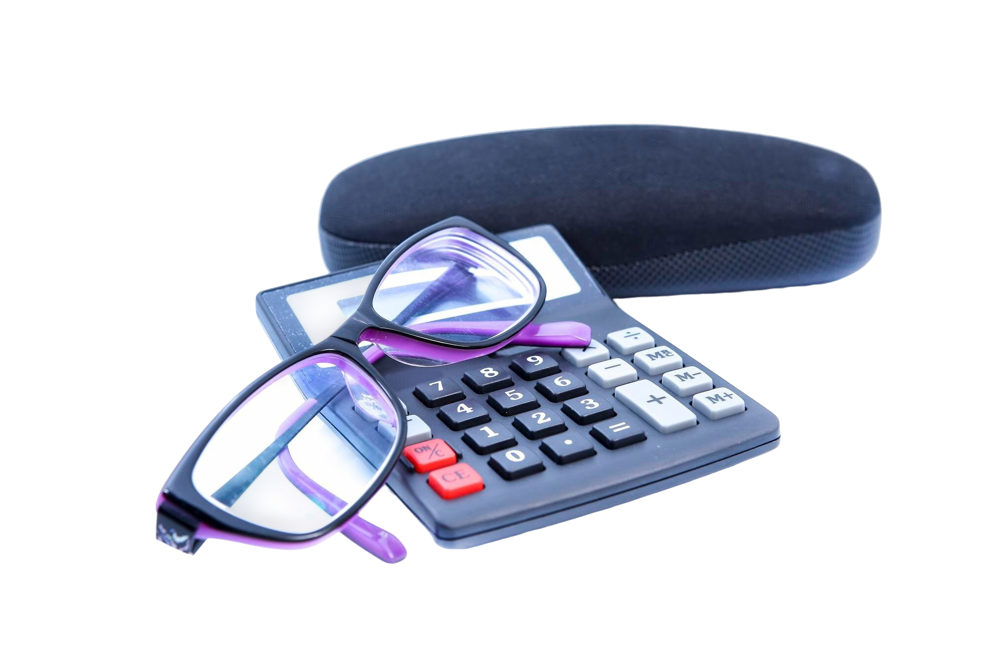 primer-plano-calculadora-gafas-sobre-fondo-blanco